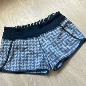 Lululemon size 6 excellent condition speedup woman’s  houndstooth